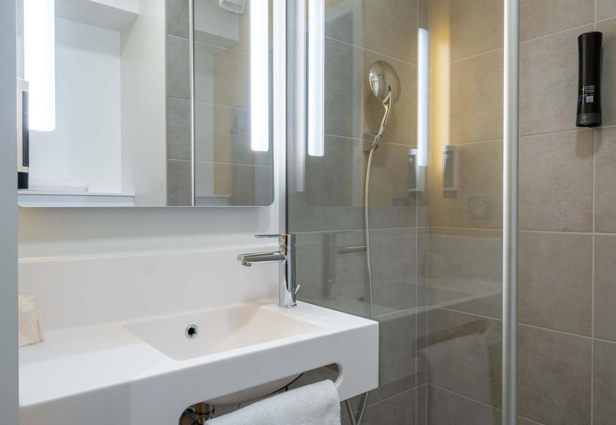 B&B Hotel Cluses Sud Екстер'єр фото