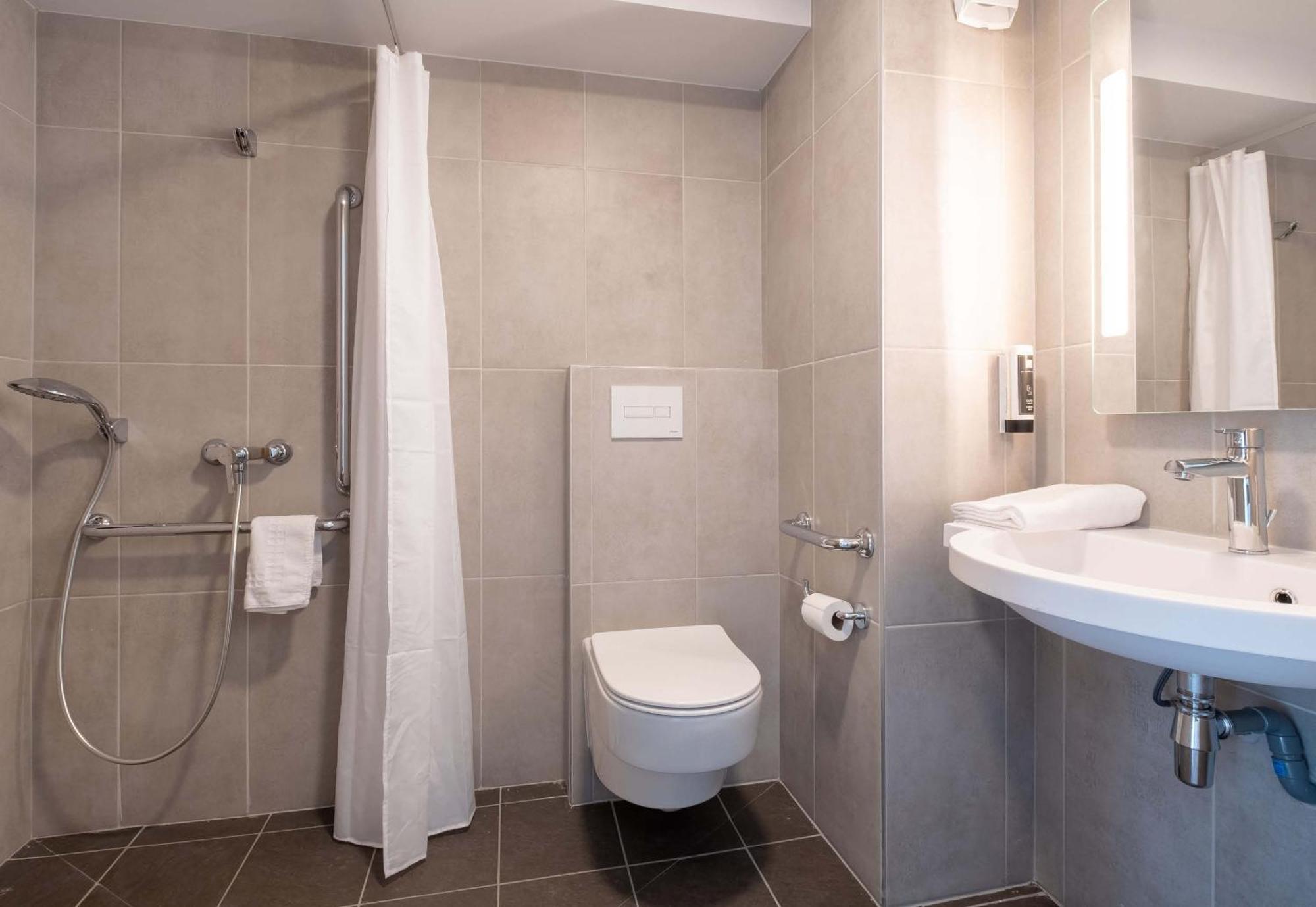 B&B Hotel Cluses Sud Екстер'єр фото